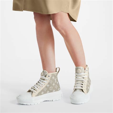 Women's Lv Squad Sneaker .